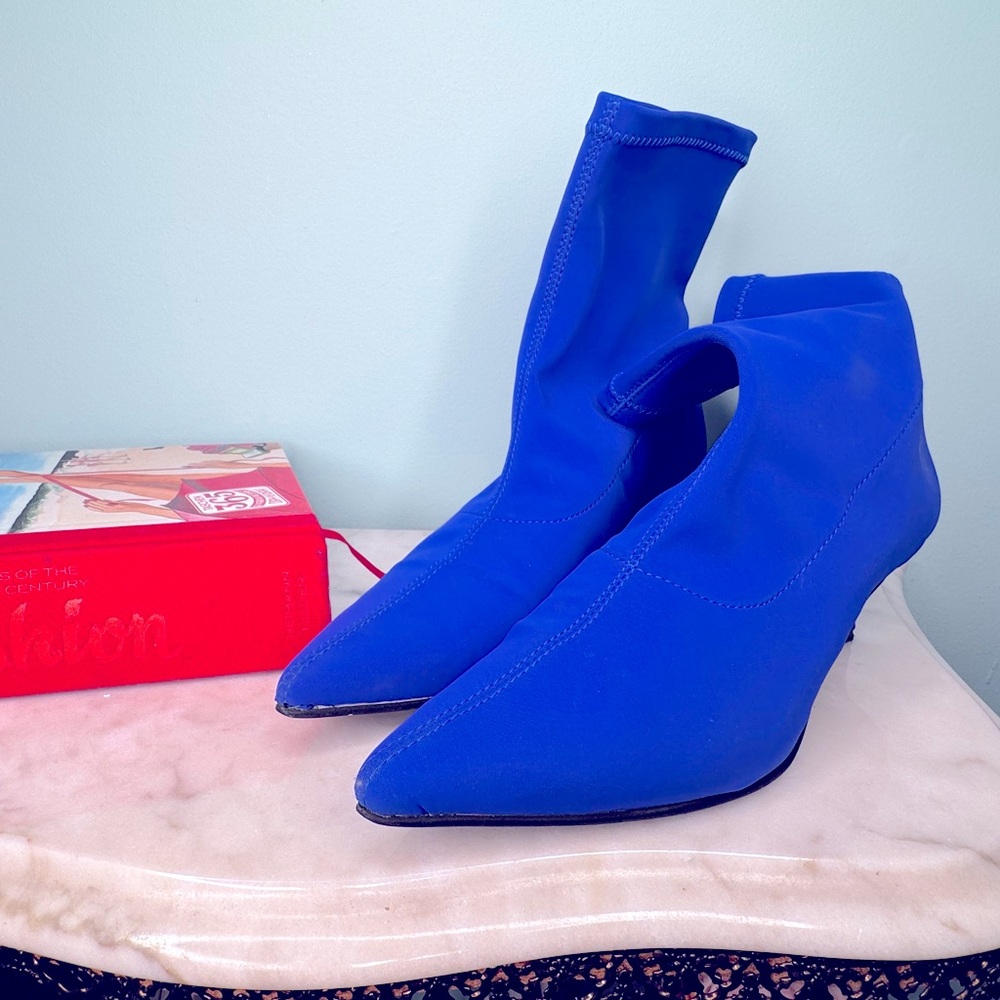 L’intervalle woman’s Cobalt Blue slip on booties size 8
